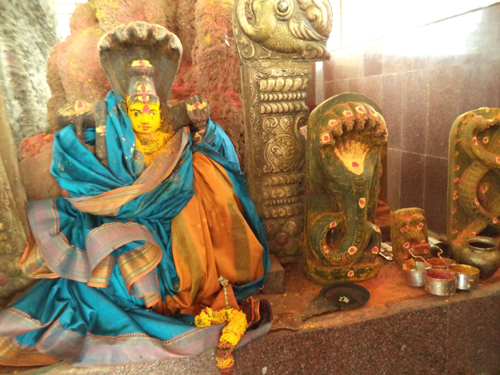 Keesaragutta Temple dedicated to Lord Siva and his consorts Bhavani and Sivadurga.  It is also called Ramalingeswara as lord Sri Rama had installed the lingam.